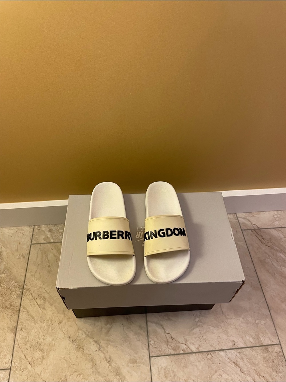 Authentic! Burberry Kids Black Logo Slide Sandals (EU 35)